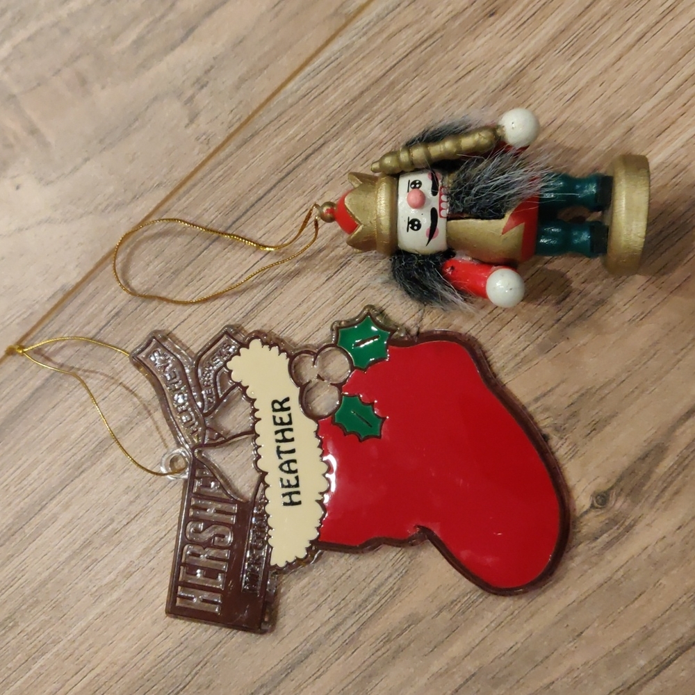EUC Pair of vintage Christmas ornaments